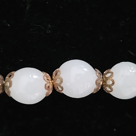 White graduated vintage bead necklace - Picture 2 of 3